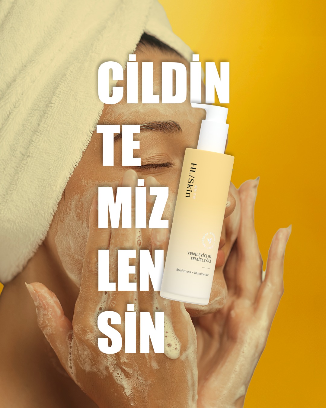 Cilt Temizleme Jeli ve Kişisel Bakım Sırasında Kadın